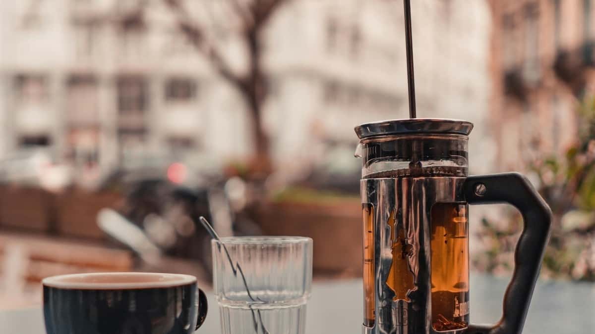 Γιατί οι Δημιουργοί στην Ελλάδα Πρέπει να Ξέρουν το Πρόγραμμα Affiliate της Amazon και τη Σύνδεση με τη Μογγολία