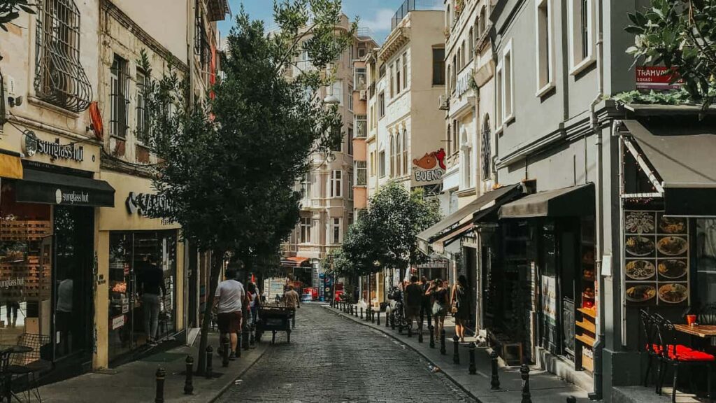 gaming studios: , Kuaishou . launches mobile games.