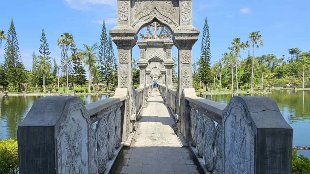 Myanmar Reddit mobile app installs.