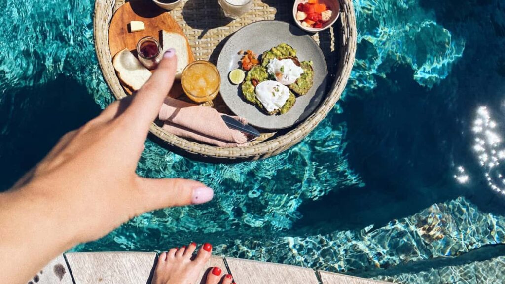 : WhatsApp traffic landing page.